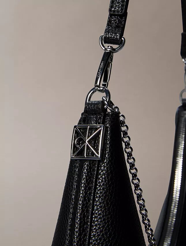 Emblem Logo Hardware Pebble Shoulder Bag Emblem Logo Hardware Pebble Shoulder Bag