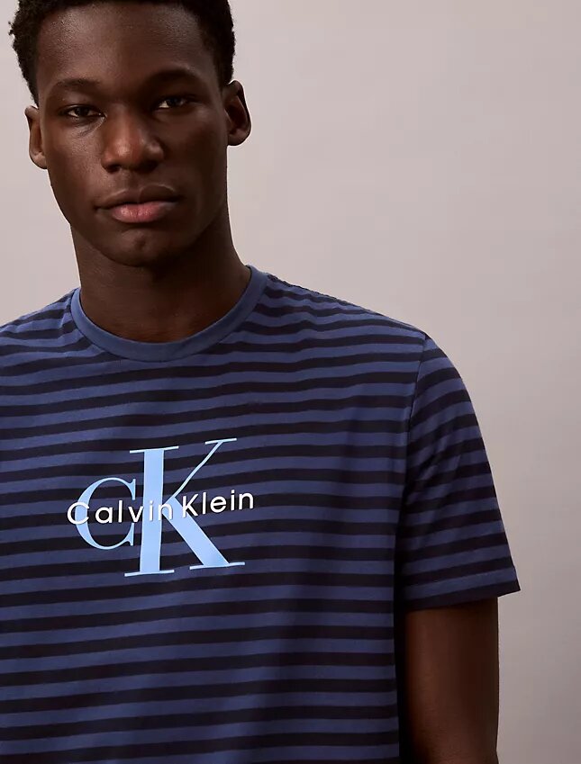 Monologo Graphic Stripe Classic T-Shirt Monologo Graphic Stripe Classic T-Shirt