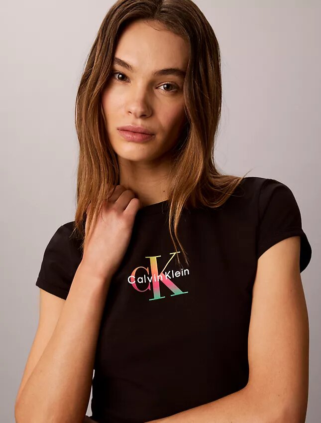 Pride Monologo Baby Tee Pride Monologo Baby Tee