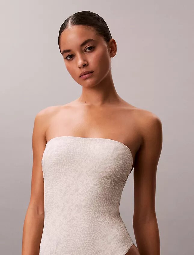 Solid Strapless One Piece Swimsuit Solid Strapless One Piece Swimsuit